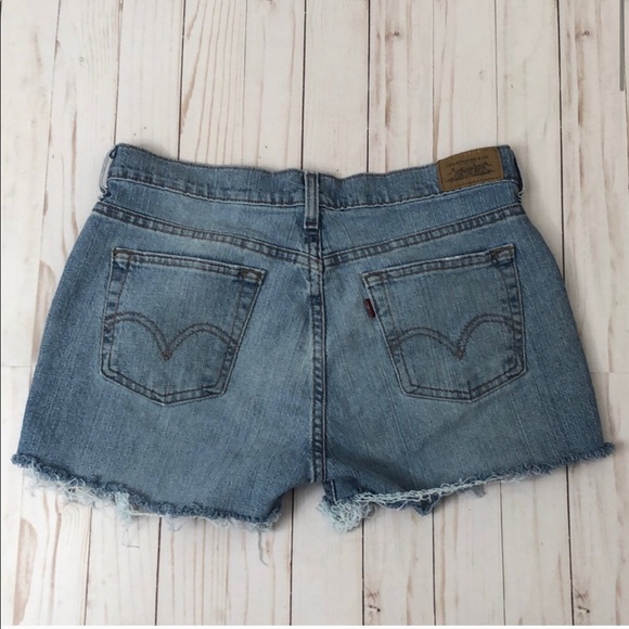 Red Tab 505 Straight Leg Levi’s Cut-Off Shorts - Picture 2 of 10
